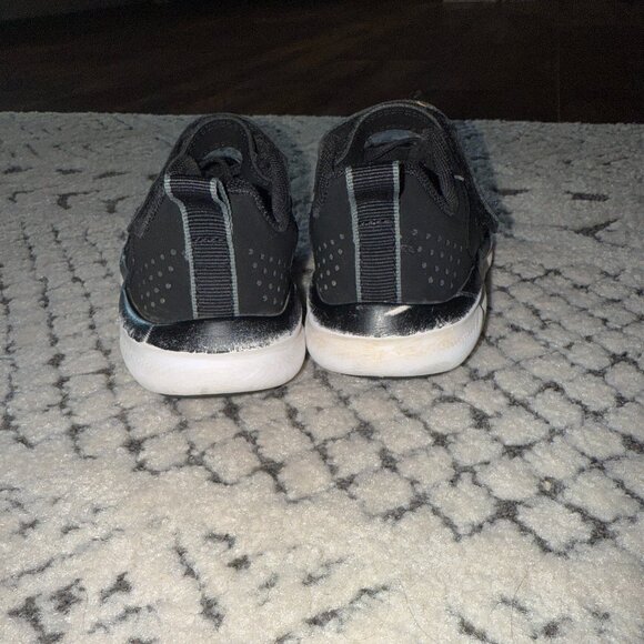 Under Armour Kids' Assert 9 Alternate Closure Sneaker Black Size 11.5 - Picture 4 of 10